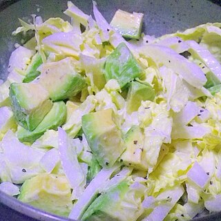 白菜とアボカドのサラダ